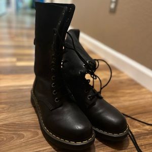 Dr. Marten boots - excellent condition!
